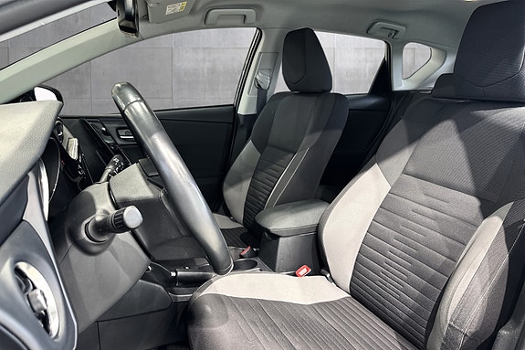 Toyota Auris 9 of 21