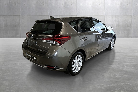 Toyota Auris 5 of 21