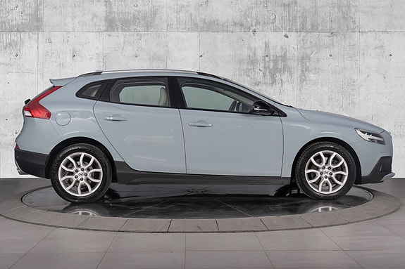 Volvo V40 Cross Country 15 of 30