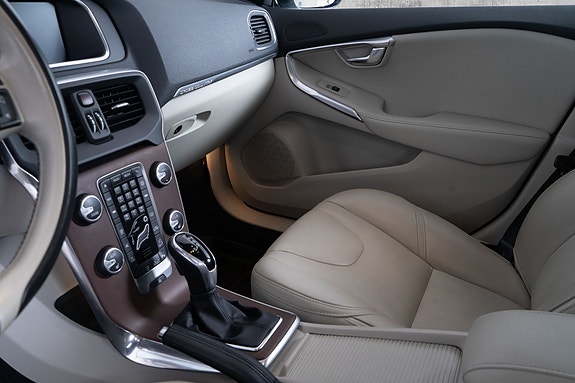 Volvo V40 Cross Country 17 of 30