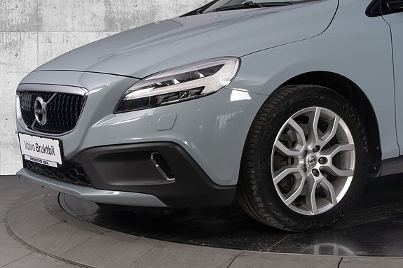 Volvo V40 Cross Country 7 of 30