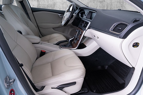 Volvo V40 Cross Country 30 of 30