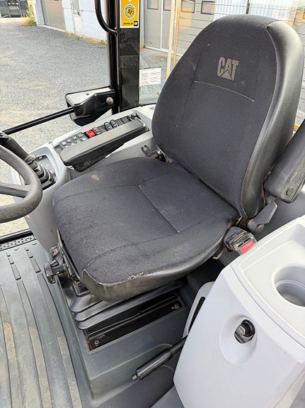 Cat 908 M 11 of 13
