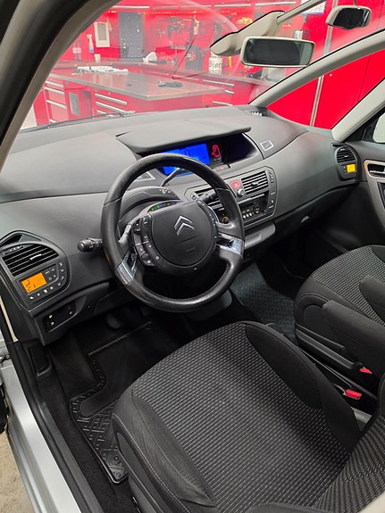 Citroen C4 Picasso 13 of 26