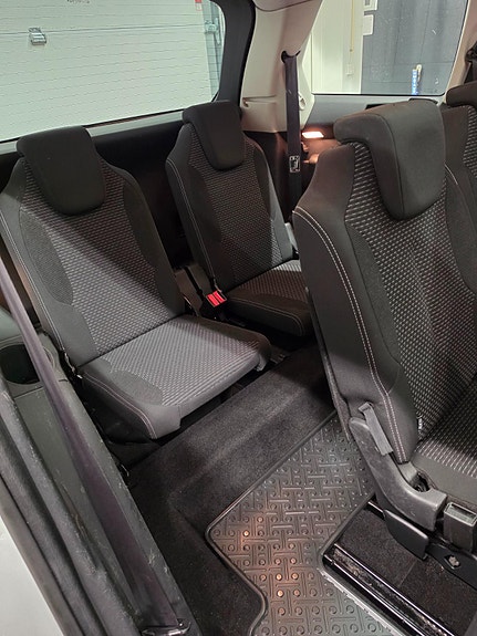 Citroen C4 Picasso 21 of 26