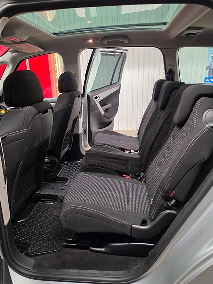 Citroen C4 Picasso 23 of 26