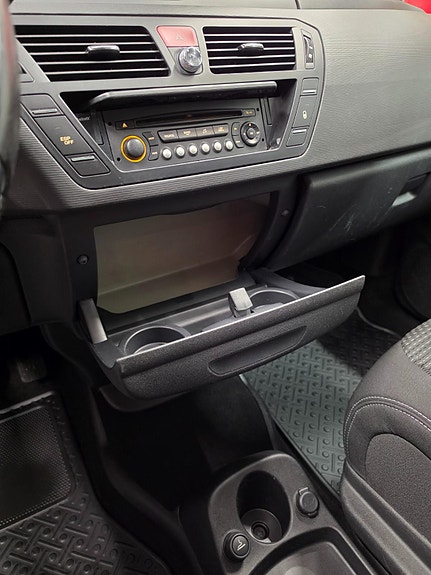 Citroen C4 Picasso 16 of 26