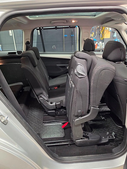 Citroen C4 Picasso 22 of 26