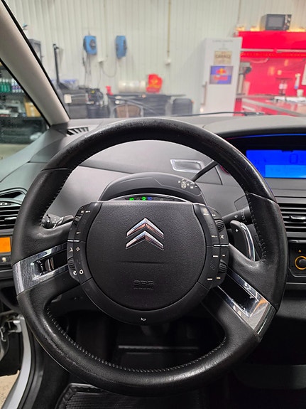 Citroen C4 Picasso 14 of 26