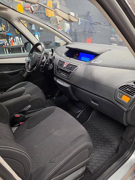 Citroen C4 Picasso 18 of 26