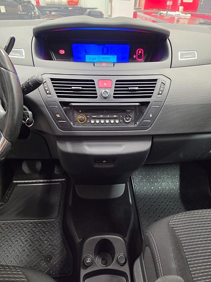 Citroen C4 Picasso 15 of 26