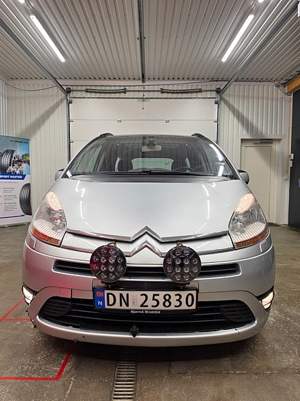 Citroen C4 Picasso 8 of 26