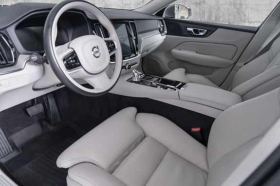 Volvo V60 13 of 30