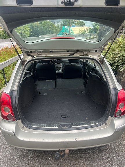 Toyota Avensis 4 of 12