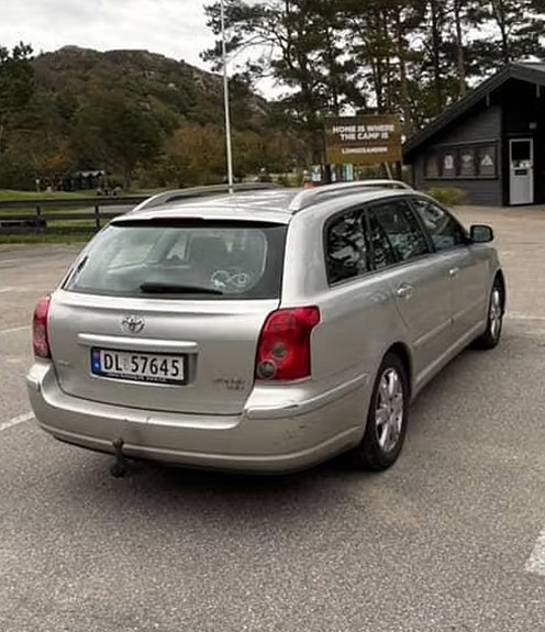 Toyota Avensis 2 of 12