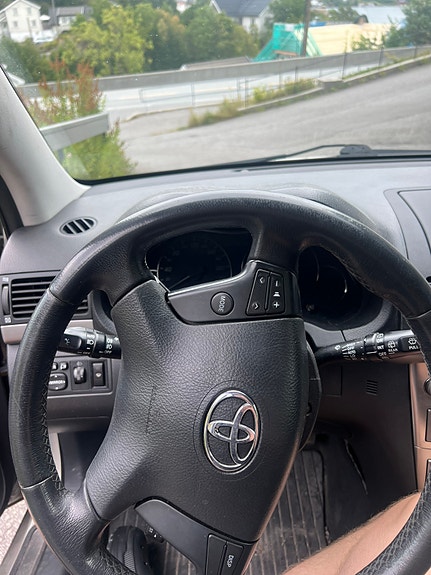 Toyota Avensis 5 of 12