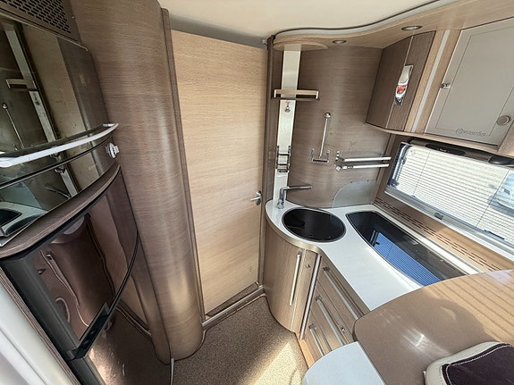 Pilote Bavaria I742XLC 3,0 ltr, automat,Alde, queenbed 14 of 16
