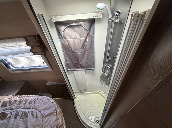 Pilote Bavaria I742XLC 3,0 ltr, automat,Alde, queenbed 12 of 16
