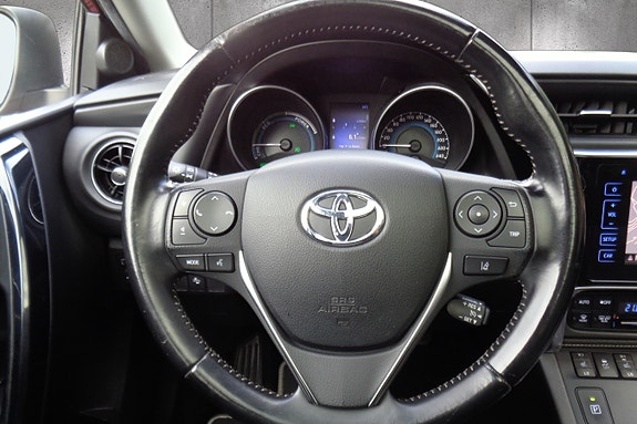 Toyota Auris 18 of 30