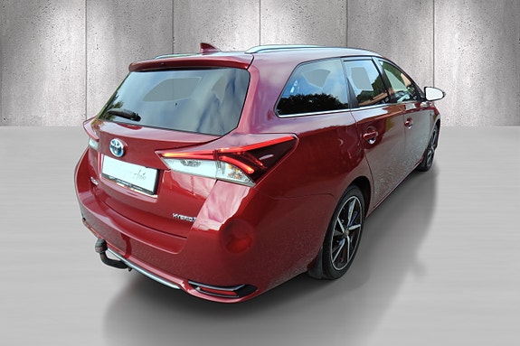 Toyota Auris 7 of 30