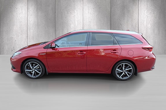 Toyota Auris 2 of 30