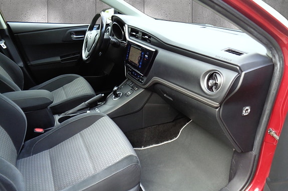 Toyota Auris 14 of 30