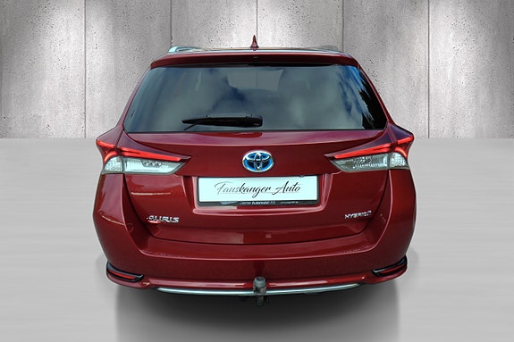 Toyota Auris 4 of 30
