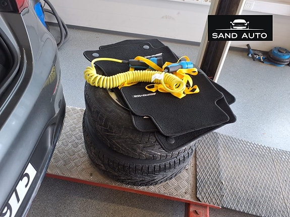 Mercedes-Benz GLC350 e 4 of 26