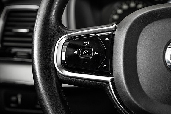 Volvo XC90 20 of 30