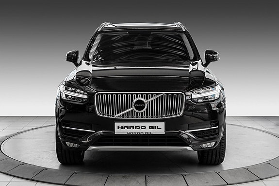 Volvo XC90 2 of 30