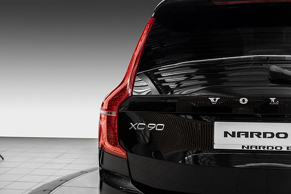 Volvo XC90 9 of 30