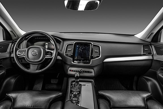 Volvo XC90 18 of 30