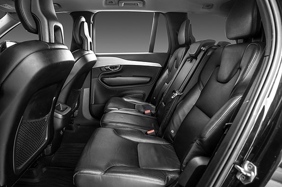 Volvo XC90 16 of 30