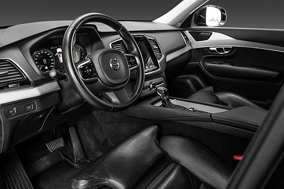 Volvo XC90 15 of 30