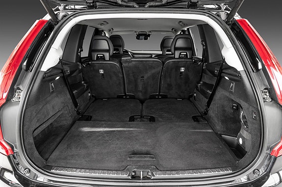 Volvo XC90 30 of 30