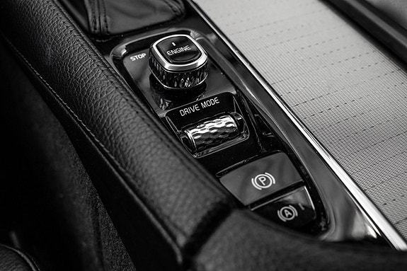 Volvo XC90 24 of 30