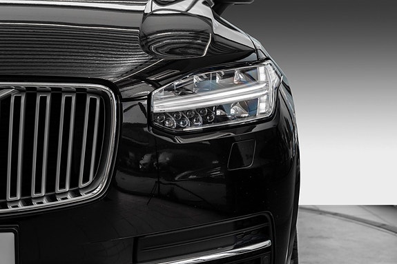 Volvo XC90 7 of 30