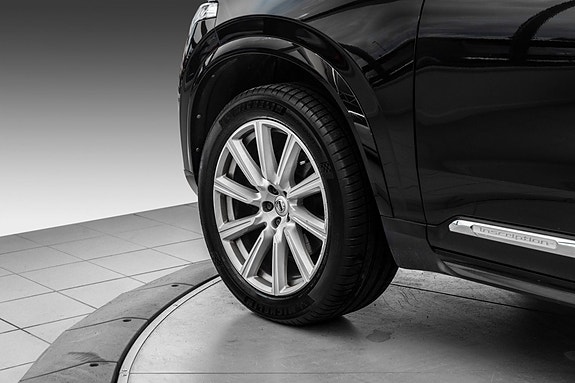 Volvo XC90 11 of 30