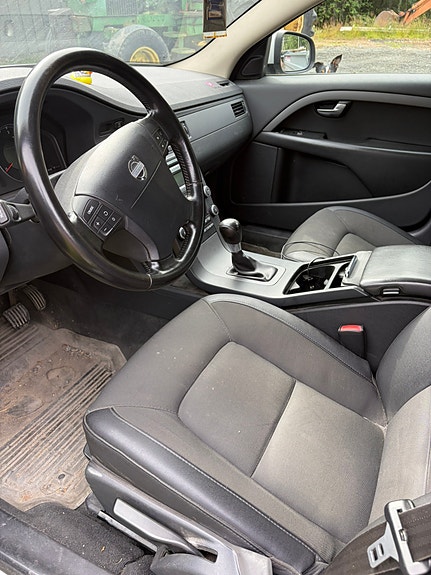 Volvo V70 5 of 6