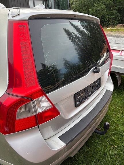 Volvo V70 3 of 6