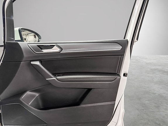 Volkswagen Touran 18 of 30