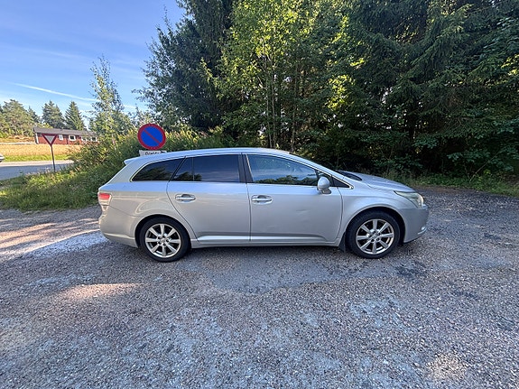 Toyota Avensis 3 of 12