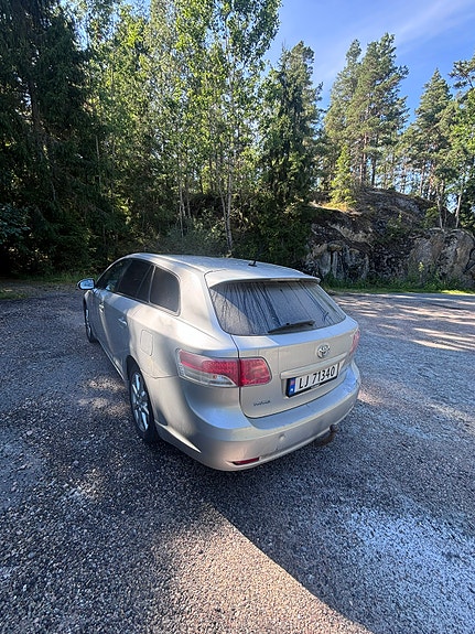 Toyota Avensis 9 of 12