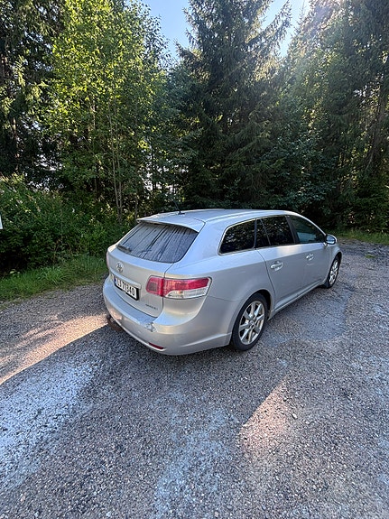 Toyota Avensis 4 of 12
