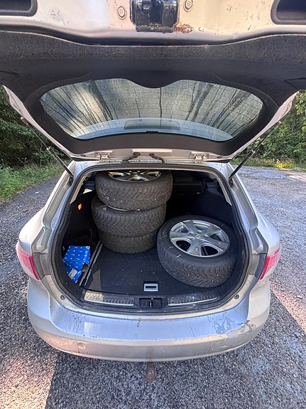Toyota Avensis 8 of 12