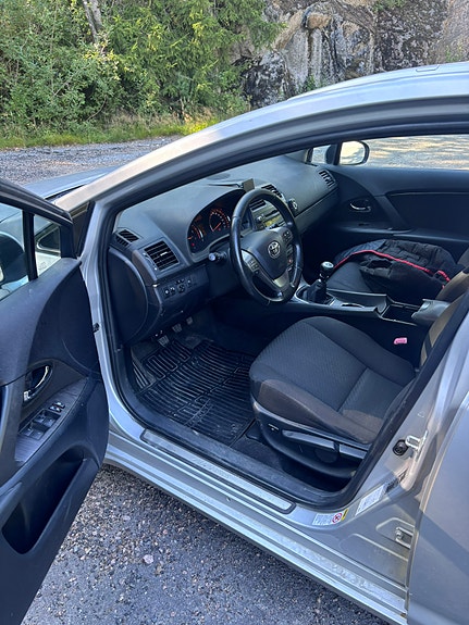 Toyota Avensis 5 of 12