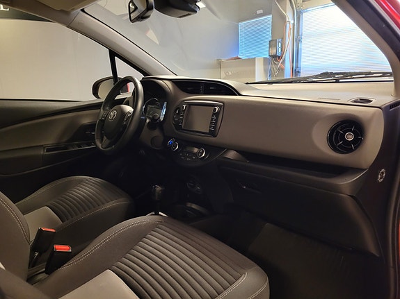 Toyota Yaris 11 of 26