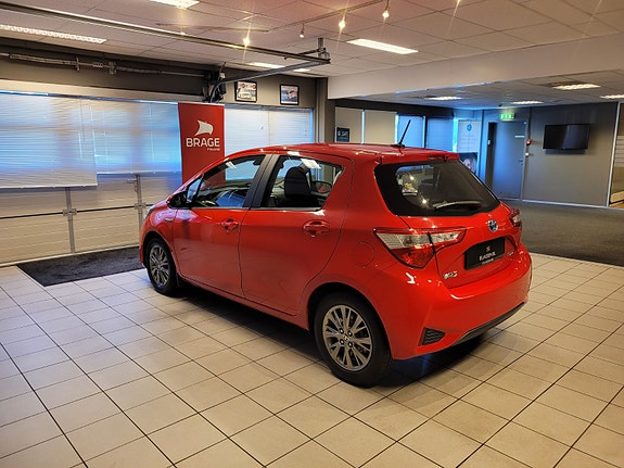 Toyota Yaris 6 of 26