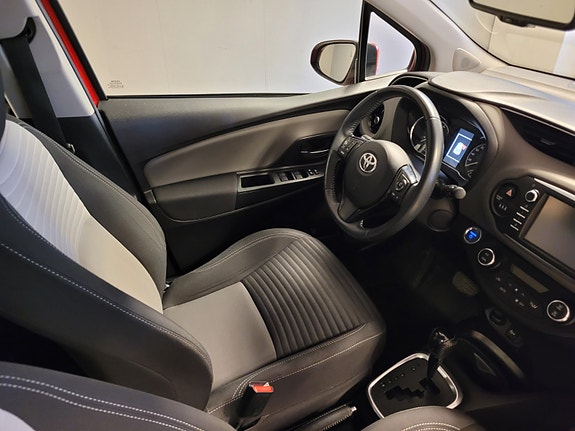 Toyota Yaris 12 of 26
