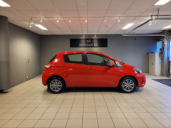 Toyota Yaris 3 of 26